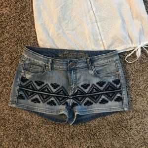 Wax Jeans Embroidered Faded Jean Shorts Large